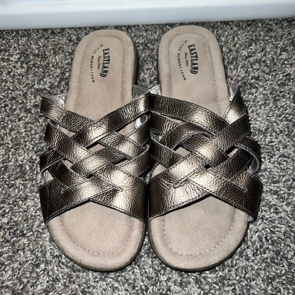 New! Women’s Eastland Memory Foam Leather Sandals. Metallic Gold/Bronze. Size 10
